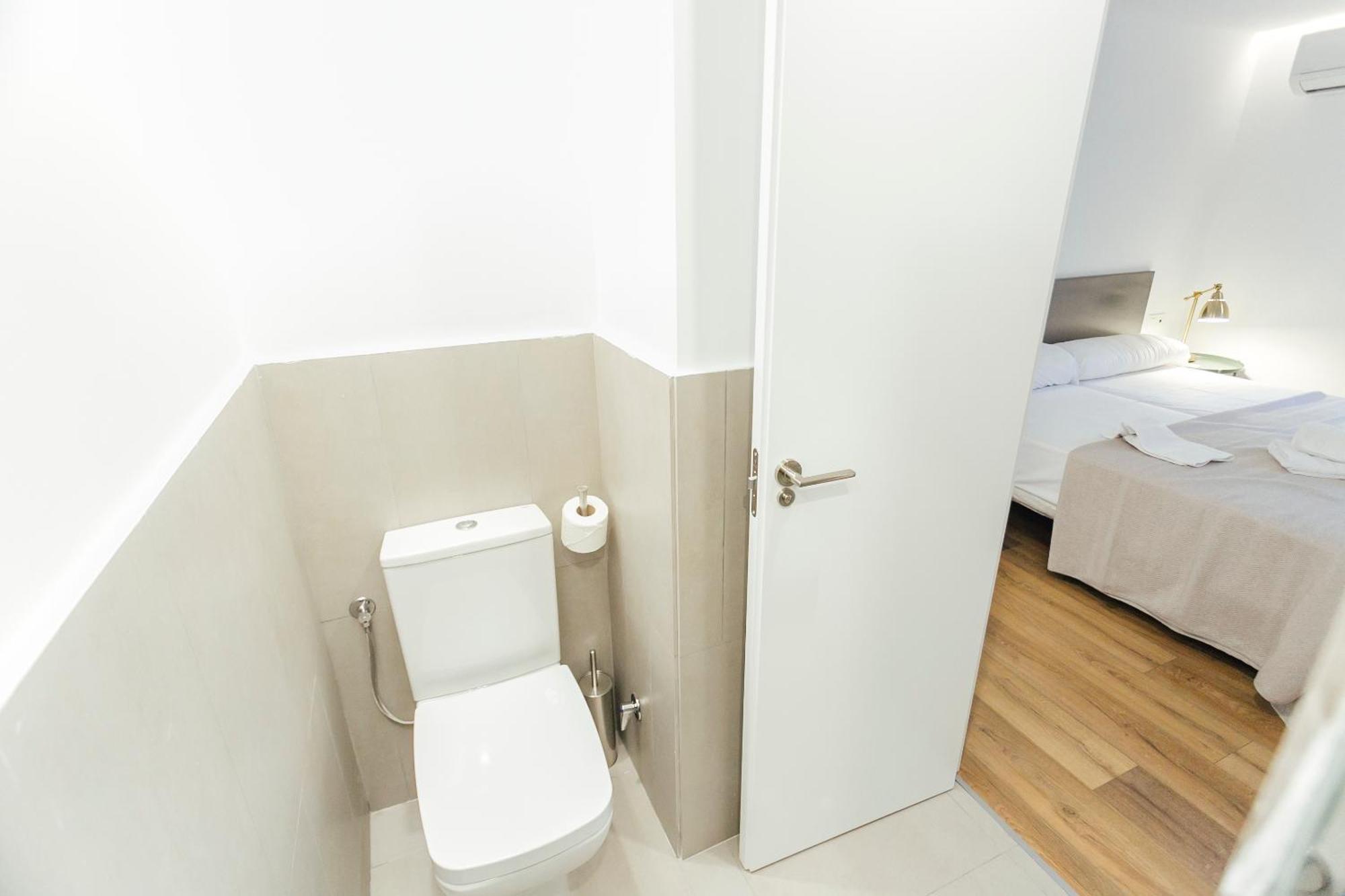 Appartamento Decorated And Renovated- 2Bd 2Bth- Center Siviglia Esterno foto